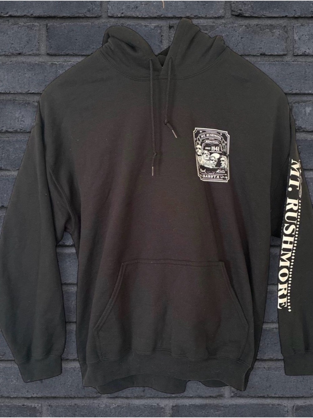 Mt. Rushmore Men’s Graphic Black Pullover Hoodie Size Medium